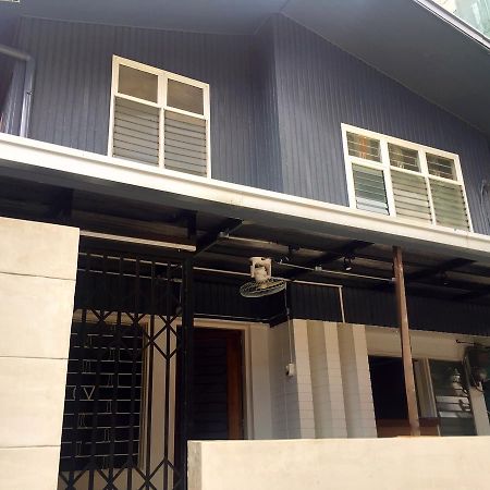The Hub District Hostel And Dorm Makati City Exterior foto